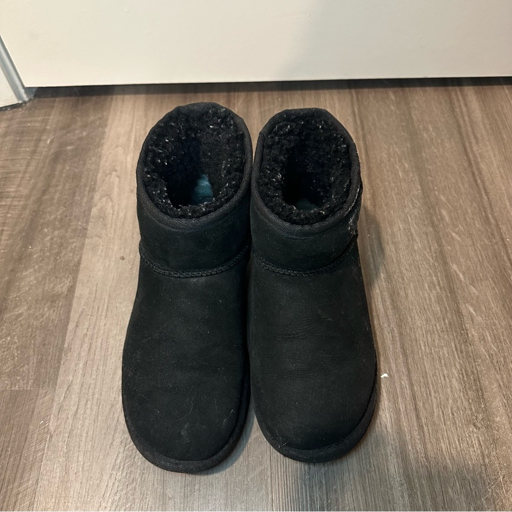 Ugg Black Mini - image 3